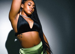 New Alylah Divine Releases New Video For “Dancing In The Dark” New Alylah Divine Releases New Video For “Dancing In The Dark”