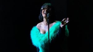 Rihanna - Love On The Brain (Live From the 2016 Billboard Music Awards)